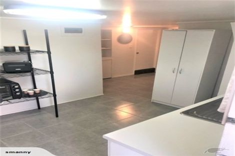 Photo of property in 10 Sylvan Crescent, Te Atatu South, Auckland, 0610