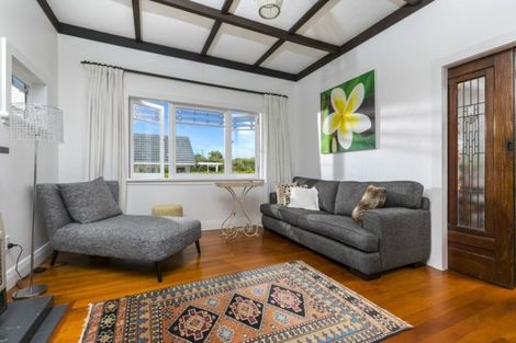 Photo of property in 23 Eversleigh Road, Belmont, Auckland, 0622