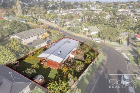 Photo of property in 5 Thuja Street, Green Bay, Auckland, 0604