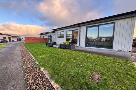 Photo of property in 5 Poutawa Lane, Clarks Beach, 2122