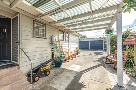 Photo of property in 102 Hinau Street, Castlecliff, Whanganui, 4501