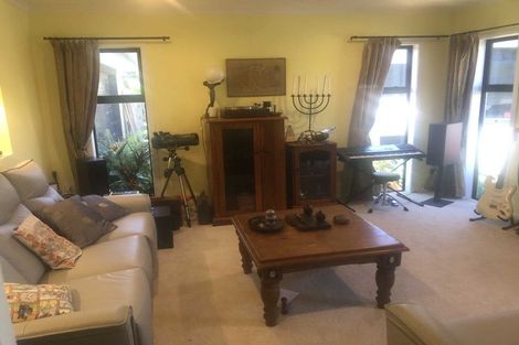 Photo of property in 2 Te Ara Karoiroa Road, Hurford, New Plymouth, 4374