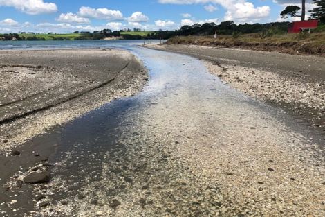 Photo of property in 30 Taha Puke Road, Okura Bush, Silverdale, 0794