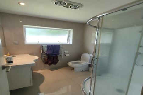 Photo of property in 6b Gossamer Drive, Pakuranga Heights, Auckland, 2010