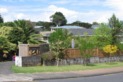 Photo of property in 2/68 Taupo Street, Green Bay, Auckland, 0604