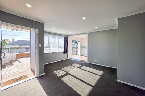 Photo of property in 12 Karaka Street, Merrilands, New Plymouth, 4312