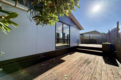 Photo of property in 2/15 Cyril Crescent, West Harbour, Auckland, 0618