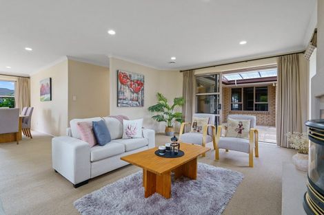 Photo of property in 1 Glenroy Place, Green Bay, Auckland, 0604