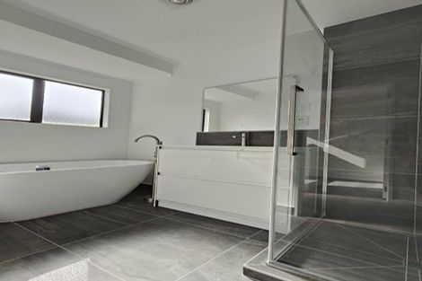 Photo of property in 2/11 Roseneath Place, Birkdale, Auckland, 0626