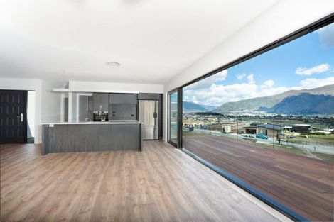 Photo of property in 13 Akitu Rise, Wanaka, 9305