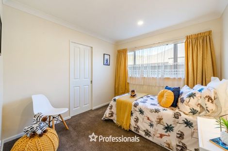 Photo of property in 33 Moana Grove, Waiwhetu, Lower Hutt, 5010