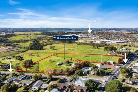 Photo of property in 76 Hobsonville Road, West Harbour, Auckland, 0618