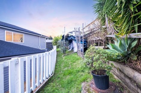 Photo of property in 108 Keri Vista Rise, Papakura, 2110