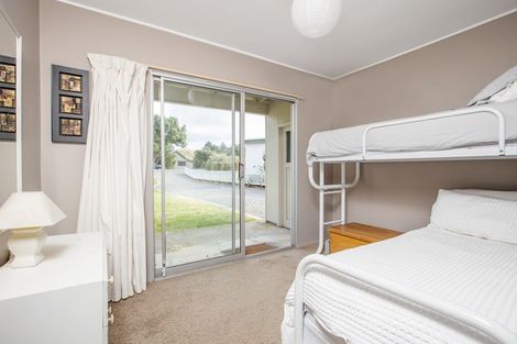 Photo of property in 37 Pinedale Crescent, Riversdale Beach, Masterton, 5872