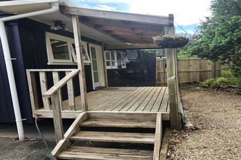 Photo of property in 2/2 Earl Road, Titirangi, Auckland, 0604