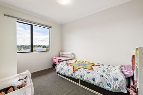 Photo of property in 4/10 Heathglen Place, Bayview, Auckland, 0629