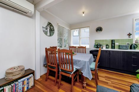 Photo of property in 27 Wharf Road, Te Atatu Peninsula, Auckland, 0610