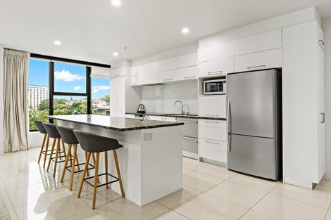 Photo of property in 9d/2 Saint Martins Lane, Grafton, Auckland, 1010