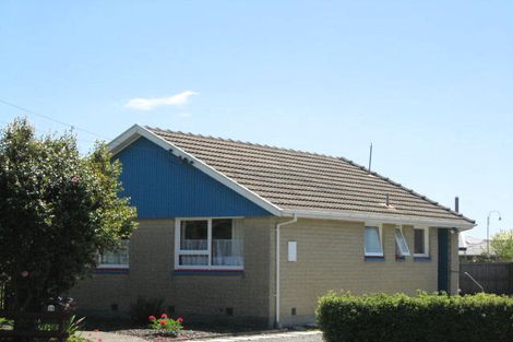 Photo of property in 35 Farquhars Road, Redwood, Christchurch, 8051