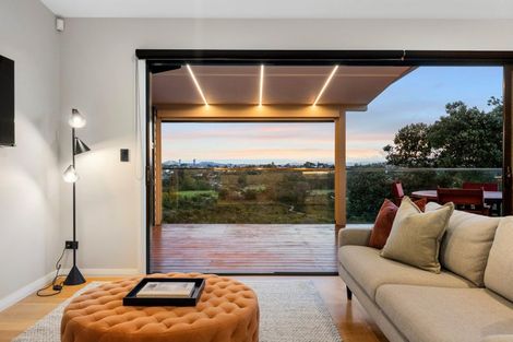 Photo of property in 99 Exmouth Road, Northcote, Auckland, 0627