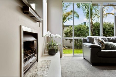 Photo of property in 13 Rangi Avenue, Schnapper Rock, Auckland, 0632