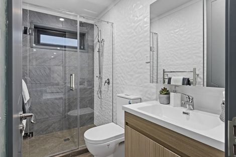 Photo of property in 48a Peter Terrace, Castor Bay, Auckland, 0620