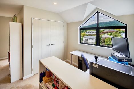 Photo of property in 12a Redwood Avenue, Tawa, Wellington, 5028