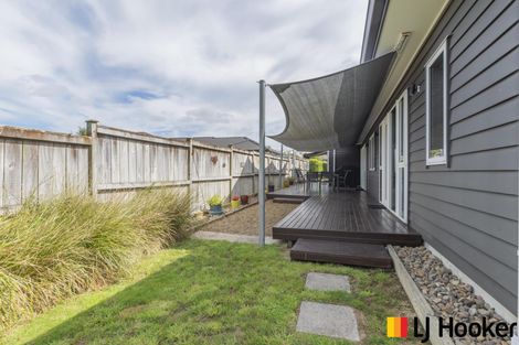 Photo of property in 3 Drumkeen Place, Rosehill, Papakura, 2113