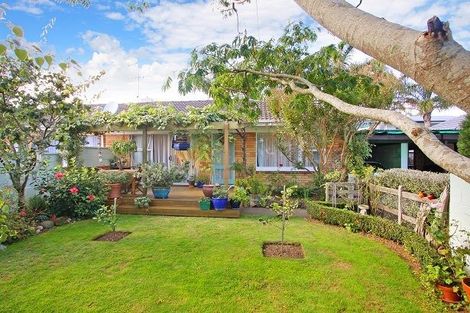 Photo of property in 1/9 Devon Road, Bucklands Beach, Auckland, 2012