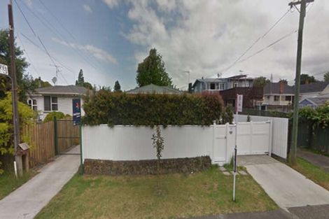 Photo of property in 177 Beach Haven Road, Beach Haven, Auckland, 0626