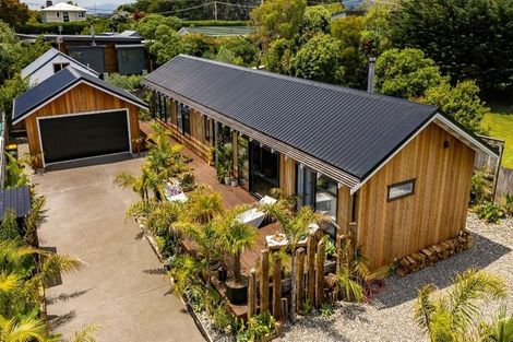 Photo of property in 33 Rauparaha Street, Waikanae Beach, Waikanae, 5036