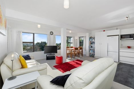 Photo of property in 2/4 Danbury Drive, Torbay, Auckland, 0630