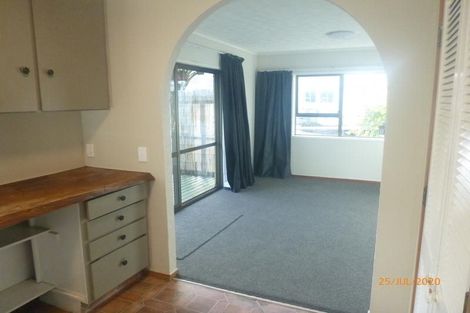 Photo of property in 33 Oreil Avenue, West Harbour, Auckland, 0618