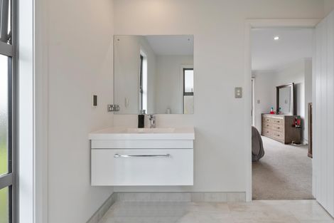 Photo of property in 27 Silicon Way, Fitzherbert, Palmerston North, 4410