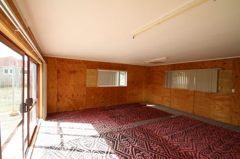 Photo of property in 28 Binsted Road, New Lynn, Auckland, 0600