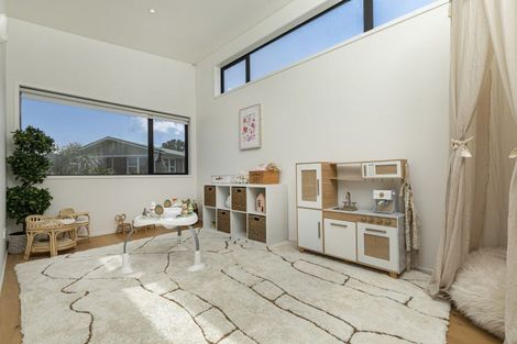 Photo of property in 20 Parr Terrace, Castor Bay, Auckland, 0620