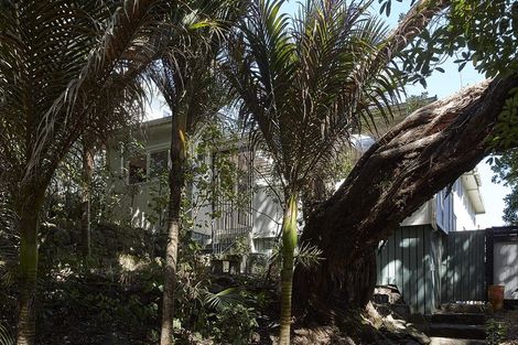 Photo of property in 72 Garden Road, Piha, New Lynn, 0772