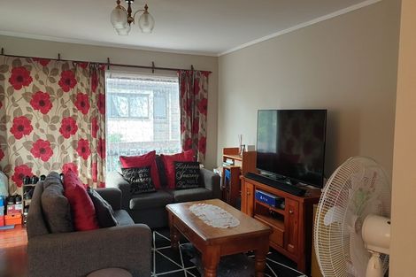 Photo of property in 2/66 Aviemore Drive, Highland Park, Auckland, 2010