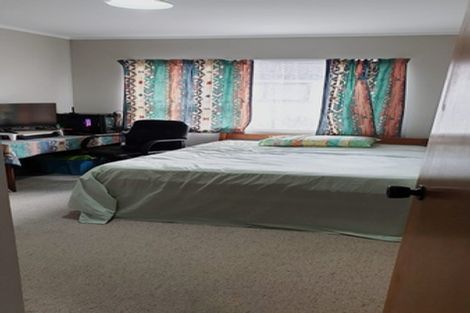 Photo of property in 2/66 Aviemore Drive, Highland Park, Auckland, 2010