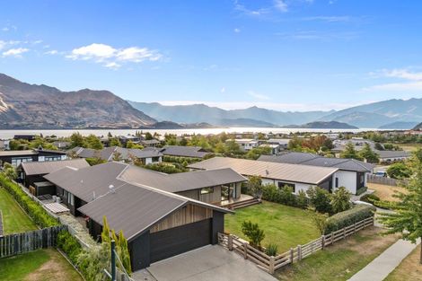 Photo of property in 11 Centre Crescent, Wanaka, 9305