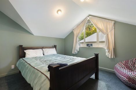 Photo of property in 18 Evergreen Place, Sunshine Bay, Queenstown, 9300