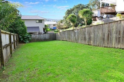 Photo of property in 2/599 Glenfield Road, Totara Vale, Auckland, 0629