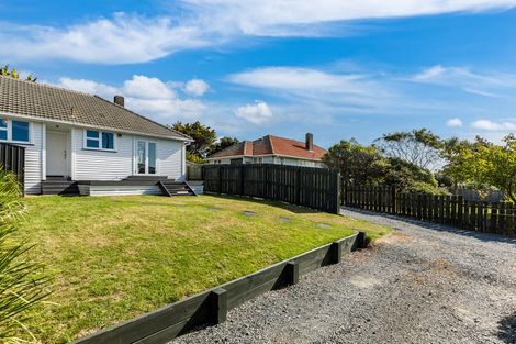 Photo of property in 90 Main Road, Titahi Bay, Porirua, 5022