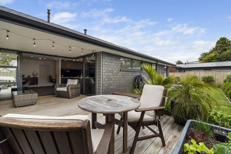 Photo of property in 5 Mackillop Way, Brooklands, New Plymouth, 4310