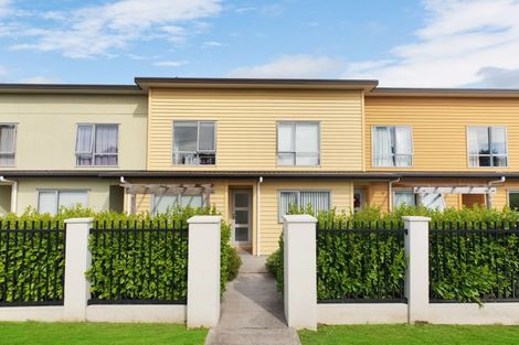 Photo of property in 33/11 Ray Small Drive, Papakura, 2110