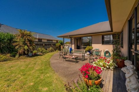 Photo of property in 1/9 Jacaranda Avenue, Beach Haven, Auckland, 0626