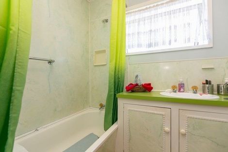 Photo of property in 1/4 Scott Street, Moturoa, New Plymouth, 4310