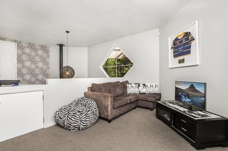 Photo of property in 10a Currey Crescent, Milford, Auckland, 0620