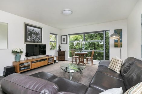 Photo of property in 150a Glenfield Road, Birkenhead, Auckland, 0626