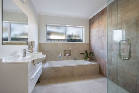 Photo of property in 21 Riverside Place, Katikati, 3129